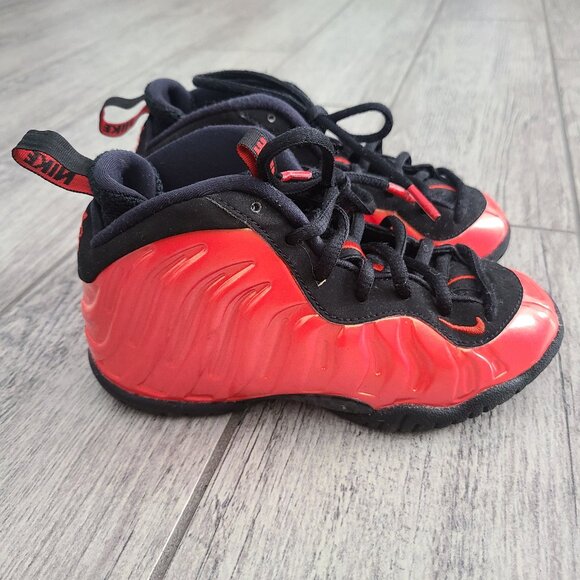 Nike Air Foamposite One Habanero Red boys lace up ankle